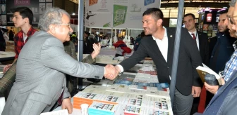 Başkan Gürbüz, İzmir Kitap Fuarı'na Katıldı