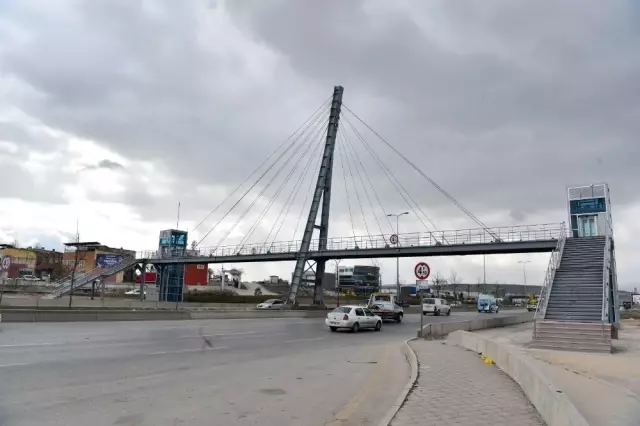 Başkent'te Yaya Üst Geçitlerinin Sayısı Artıyor