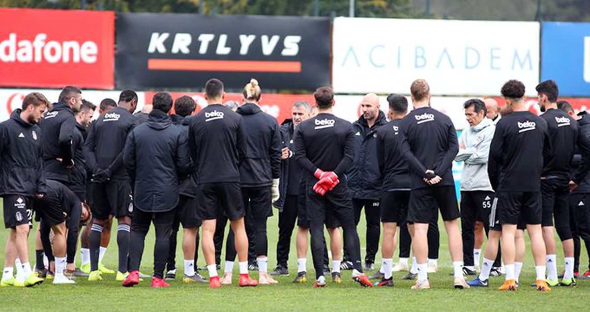 Beşiktaş'ta Adriano ve Quaresma, Çaykur Rizespor Maçının Kadrosuna Alınmadı