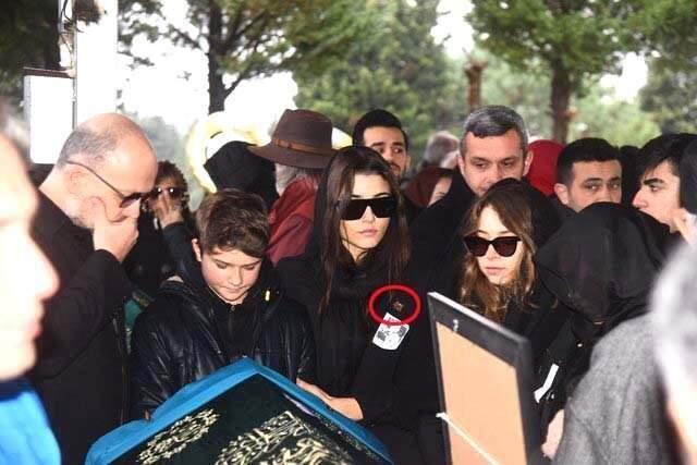 Hande Erçel, Sırtına Annesine Benzettiği Kelebek Dövmesi Yaptırdı