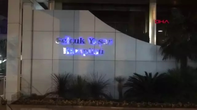 İzmir Üniversitenin Logo Işıkları 'Dünya Saati' Etkinliği İçin Kapatıldı İzmir Üniversitenin Logo Işıkları 'Dünya Saati' Etkinliği İçin Kapatıldı