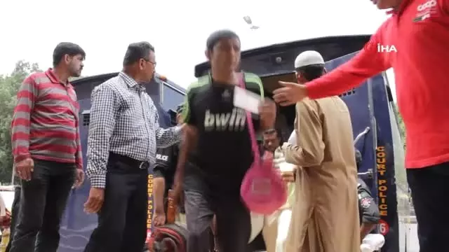 Pakistan İyi Niyet Göstergesi Olarak 360 Hindistanlı Mahkumu Serbest Bırakıyor- Hindistanlı 100... Pakistan İyi Niyet Göstergesi Olarak 360 Hindistanlı Mahkumu Serbest Bırakıyor- Hindistanlı 100...