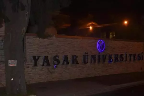 Üniversitenin Logo Işıkları 'Dünya Saati' Etkinliği İçin Kapatıldı Üniversitenin Logo Işıkları 'Dünya Saati' Etkinliği İçin Kapatıldı