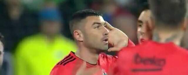 Burak Yılmaz ile Çaykur Rizesporlu Taraftarlar Arasında Gerginlik