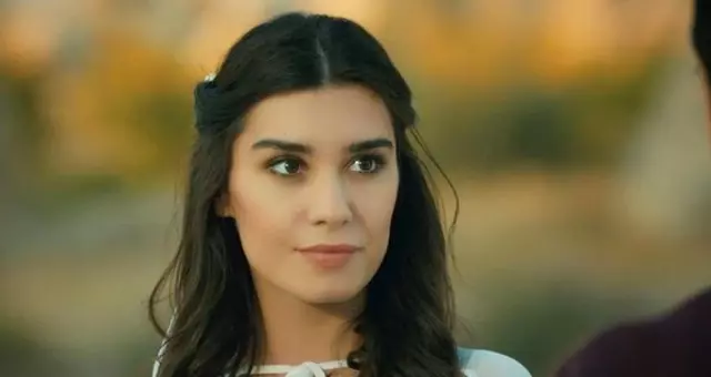 Sinan Akçıl'dan Boşanacağı İddia Edilen Burcu Kıratlı Kimdir?