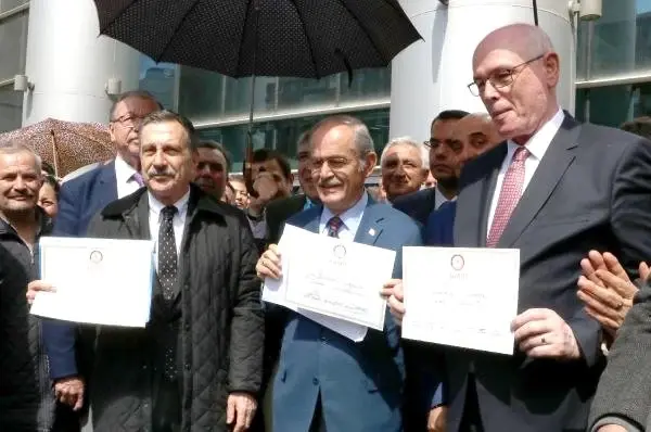 Eskişehir'de Büyükerşen, Kurt ve Ataç Mazbatalarını Aldı