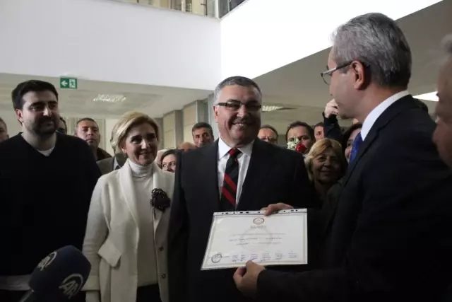 Kesimoğlu Mazbatasını Aldı