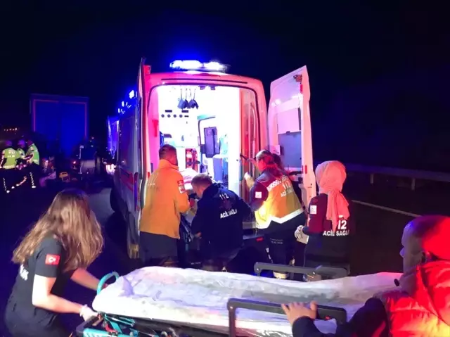 Anadolu Otoyolu'nda Tırla Minibüs Çarpıştı: 5 Ölü, 3 Yaralı