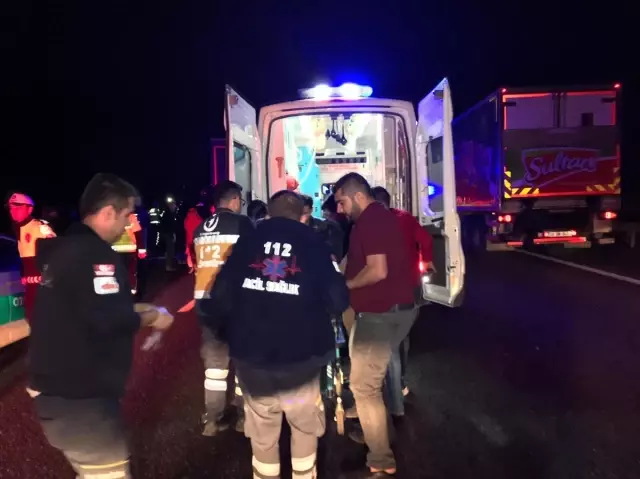 Anadolu Otoyolu'nda Tırla Minibüs Çarpıştı: 5 Ölü, 3 Yaralı