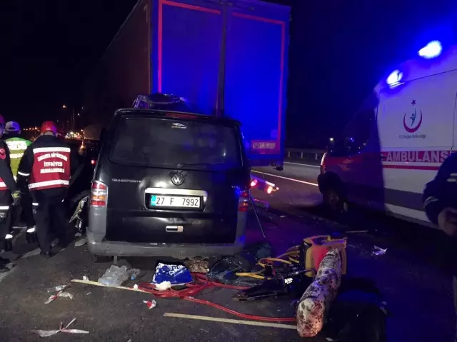 Anadolu Otoyolu'nda Tırla Minibüs Çarpıştı: 5 Ölü, 3 Yaralı