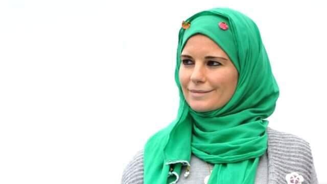 Başörtüsünü Çıkardığı İçin Eleştirilen Burcu Çetinkaya'ya Başörtülü Gazetecilerden Destek