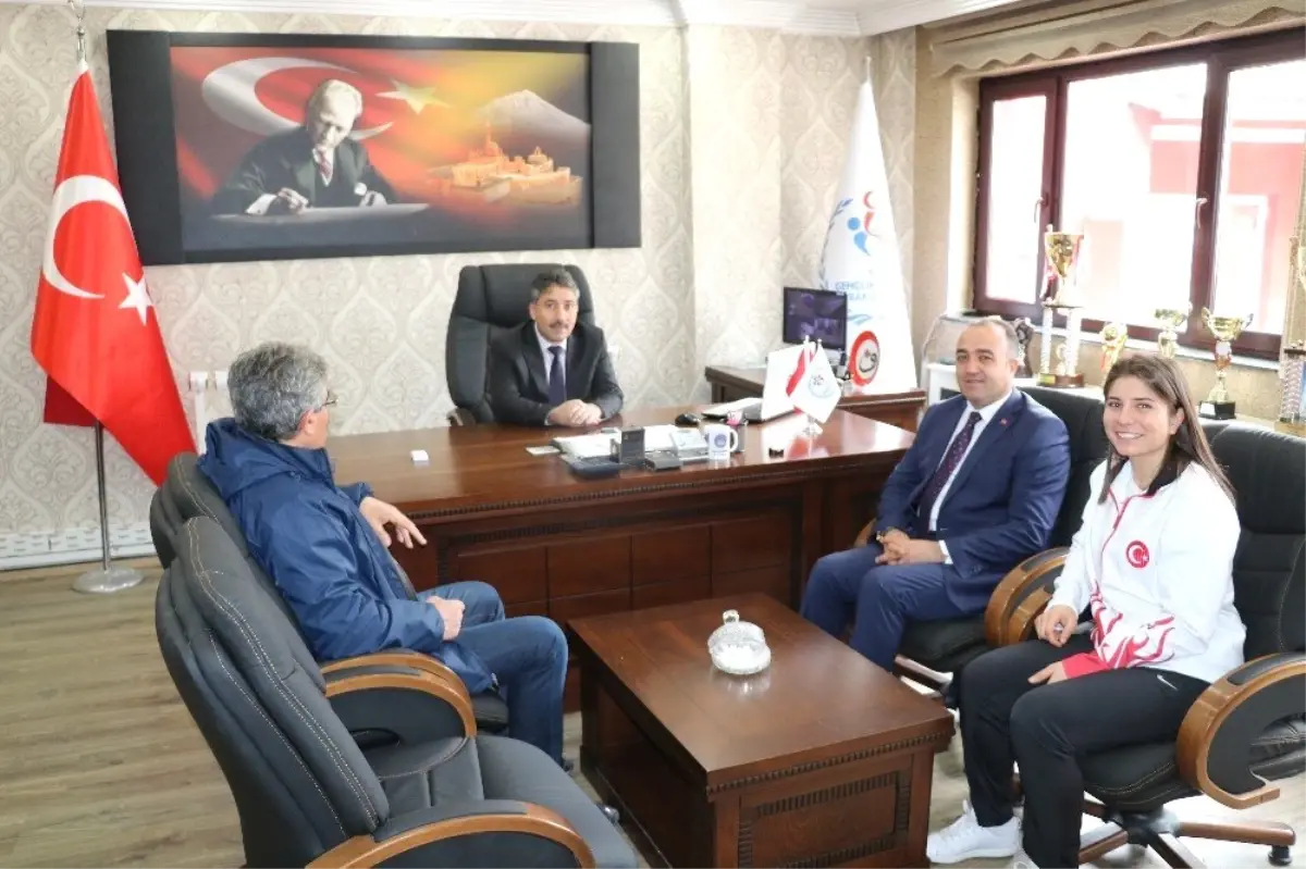 Demir'den Başarılı Sporcuya Altın Ödülü