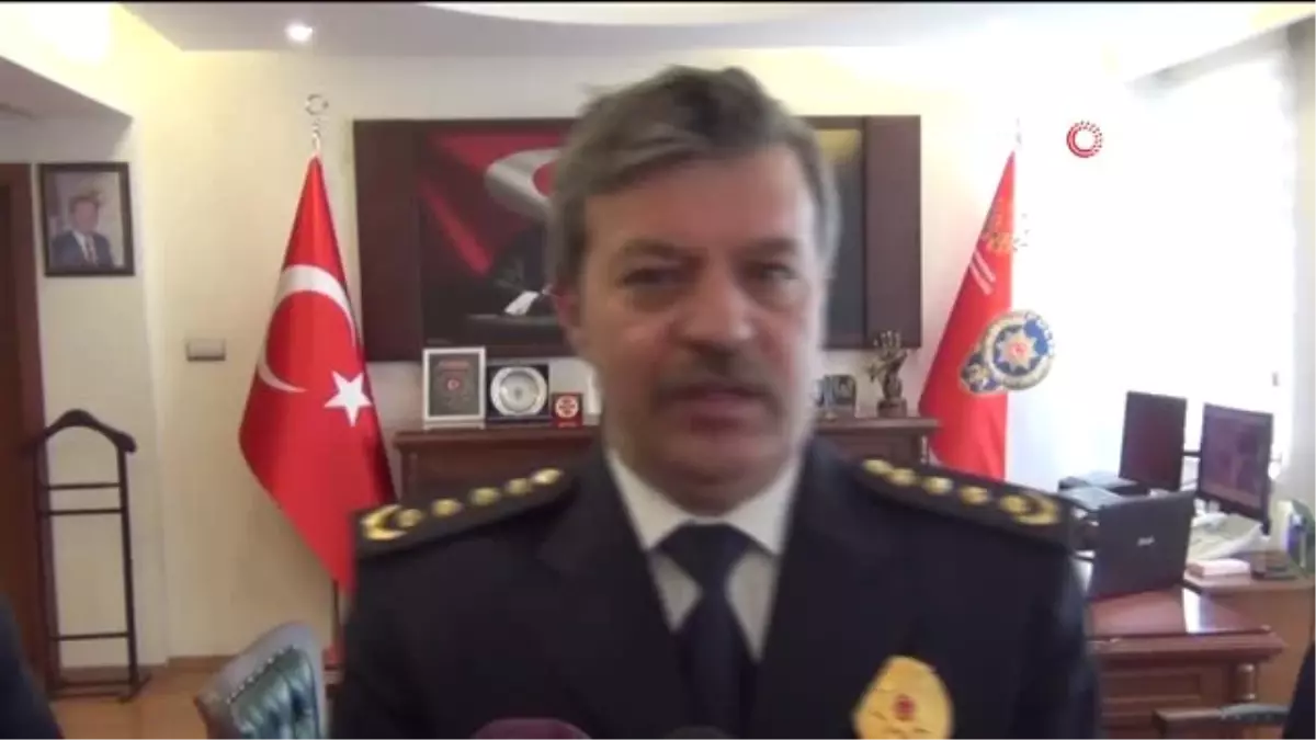 Gazeteciler Müdür Gürsel'i Duygulandırdı