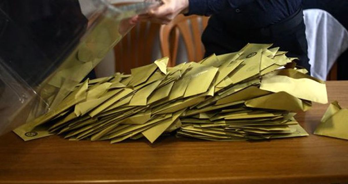 YSK, AK Parti'nin 31 İlçede Sandıkların Tamamının Yeniden Sayılması Talebini Reddetti