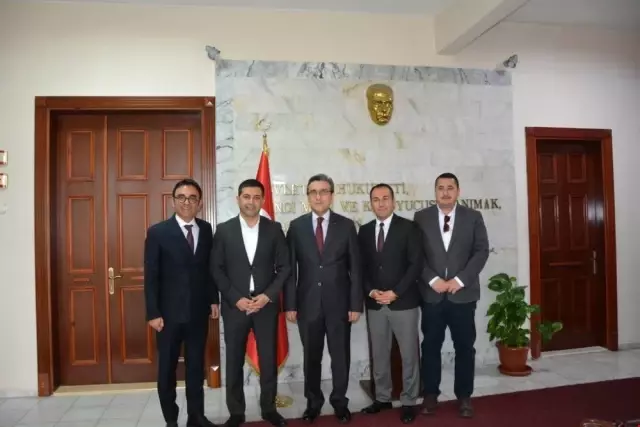 Yeni Başkandan Kaymakama Ziyaret Yeni Başkandan Kaymakama Ziyaret