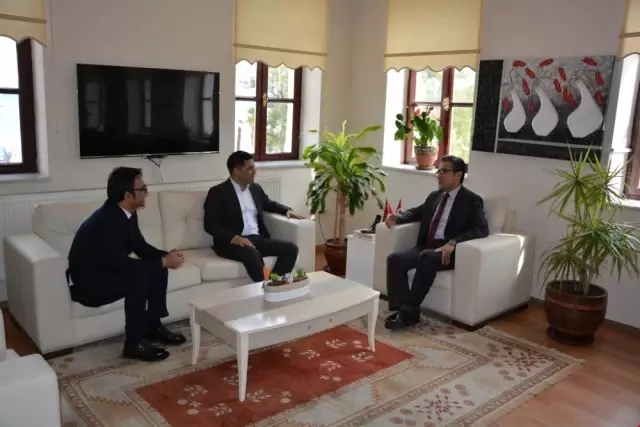 Yeni Başkandan Kaymakama Ziyaret Yeni Başkandan Kaymakama Ziyaret