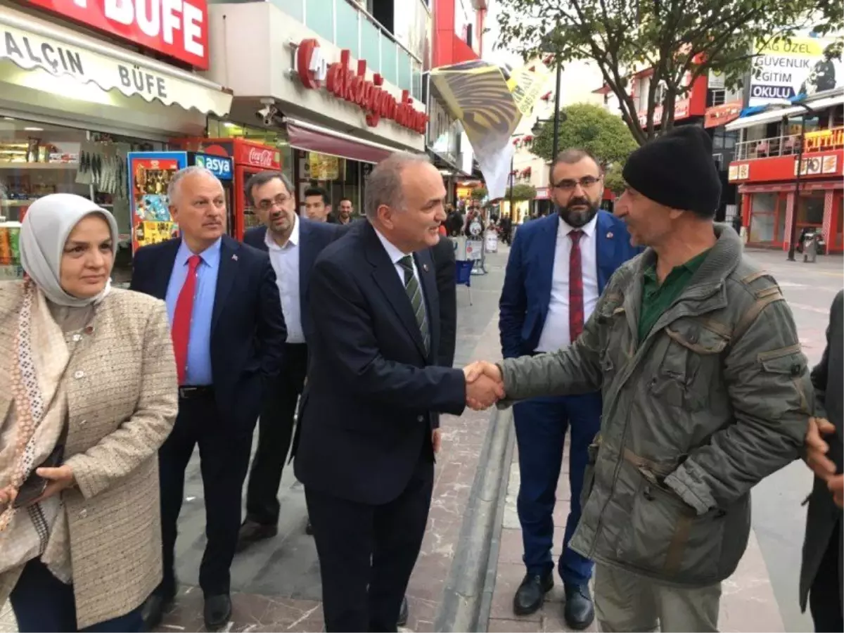 Başkan Özlü'yü Esnaf Bağrına Bastı
