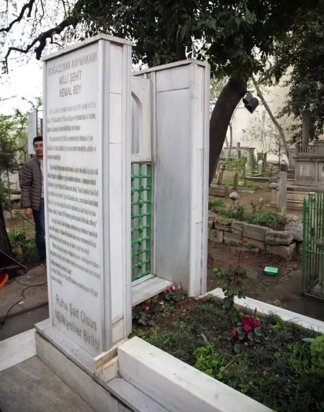 Boğazlıyan Kaymakamı Milli Şehit Kemal Bey, Ölümünün 100. Yıl Dönümünde Mezarı Başında Anıldı Boğazlıyan Kaymakamı Milli Şehit Kemal Bey, Ölümünün 100. Yıl Dönümünde Mezarı Başında Anıldı