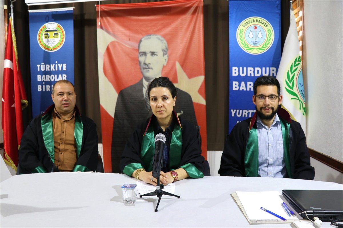 Burdur'da Telef Olmuş Çok Sayıda Kedi ve Köpeğin Bulunması