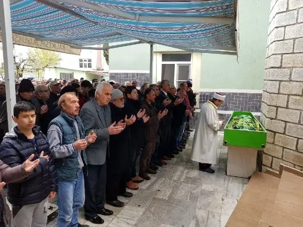 Soma'daki Kazada Ölen 2 Kişi Toprağa Verildi, 6 Yaralı Taburcu Edildi Soma'daki Kazada Ölen 2 Kişi Toprağa Verildi, 6 Yaralı Taburcu Edildi