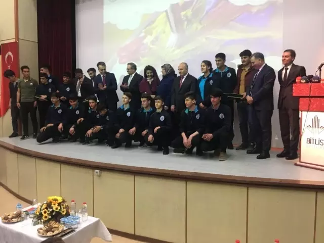 Ahlatlı Öğrenci Resim Yarışmasında İkinci Oldu Ahlatlı Öğrenci Resim Yarışmasında İkinci Oldu