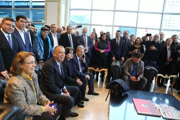 Ataşehir Belediye Başkanı Battal İlgezdi Mazbatasını Aldı