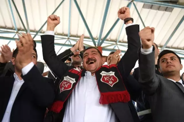 Başkan Vidinlioğlu ile Başkan Aydın, Kastamonuspor'a Destek Oldu Başkan Vidinlioğlu ile Başkan Aydın, Kastamonuspor'a Destek Oldu