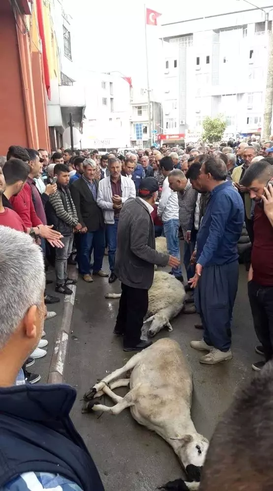CHP'li Başkan Tekbirlerle Göreve Başladı