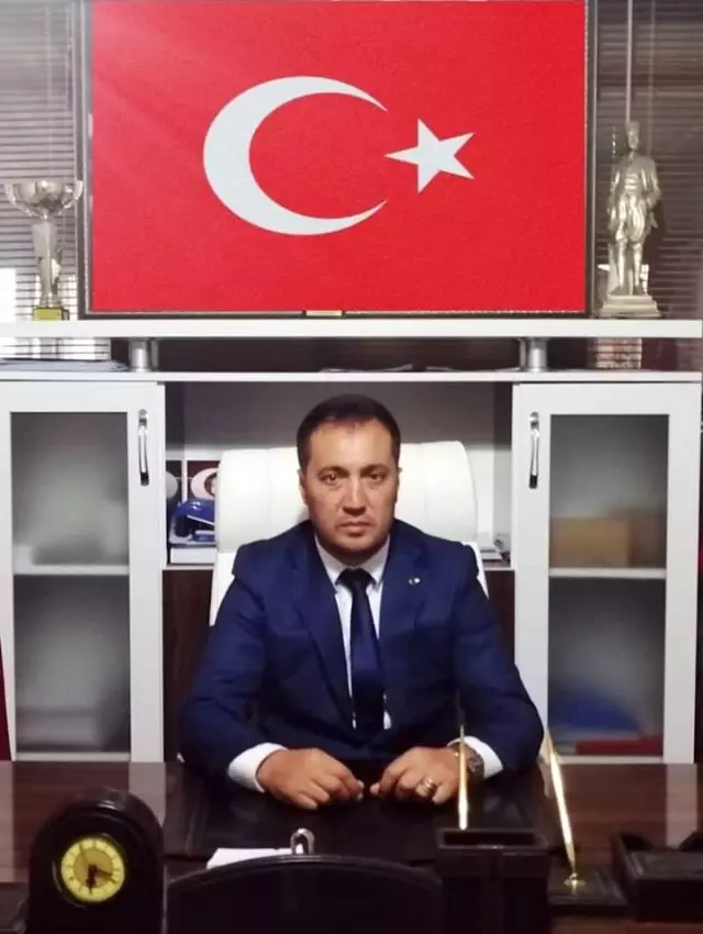 CHP'li Başkan Tekbirlerle Göreve Başladı