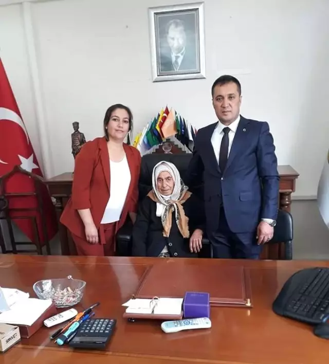 CHP'li Başkan Tekbirlerle Göreve Başladı
