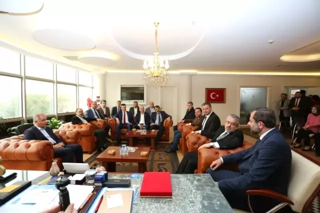 Işık : 'Hemşehrilerimizin Teveccühüne Lâyık Olmaya Çalışacağız' Işık : 'Hemşehrilerimizin Teveccühüne Lâyık Olmaya Çalışacağız'