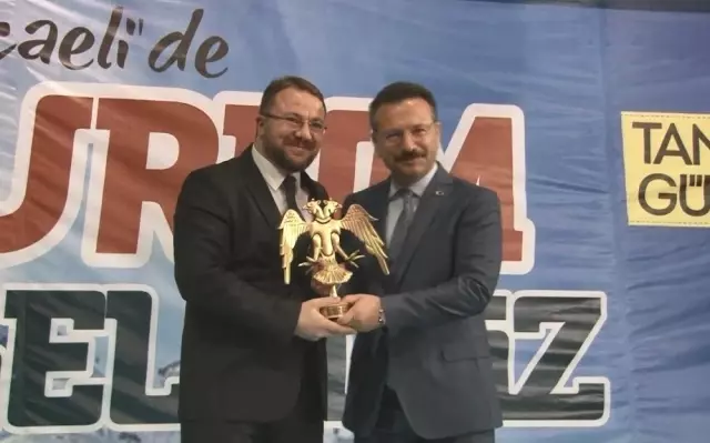 Prof. Dr. Hasan Türkez, Kocaeli'de Ödüle Layık Görüldü Prof. Dr. Hasan Türkez, Kocaeli'de Ödüle Layık Görüldü