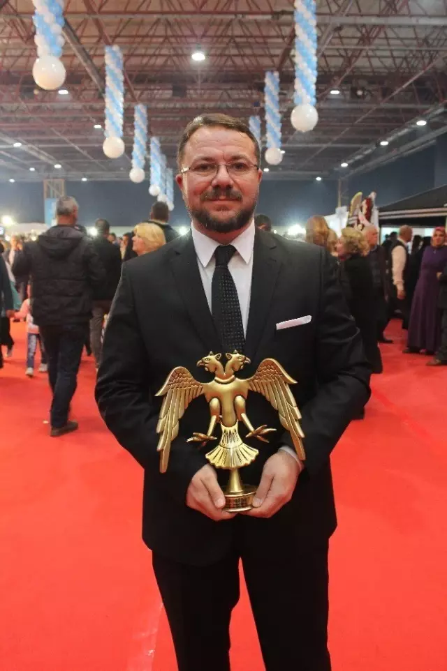 Prof. Dr. Hasan Türkez, Kocaeli'de Ödüle Layık Görüldü Prof. Dr. Hasan Türkez, Kocaeli'de Ödüle Layık Görüldü