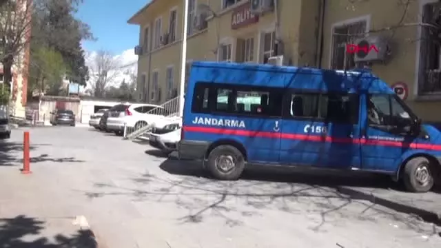 Adıyaman 40 Yıllık Eşini, Kafasına Keserle Vurarak Öldüren Kadın Tutuklandı Adıyaman 40 Yıllık Eşini, Kafasına Keserle Vurarak Öldüren Kadın Tutuklandı