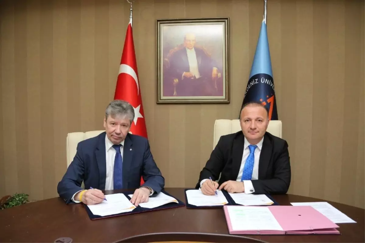 Akdeniz Üniversitesi ve Puşkin Leningrad Devlet Üniversitesi İşbirliği Protokolü İmzaladı