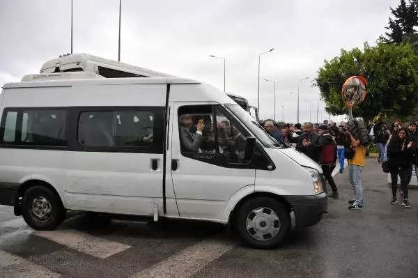 Antalya'da Polisten 'Ses Kaydı' Operasyonu (2) Antalya'da Polisten 'Ses Kaydı' Operasyonu (2)