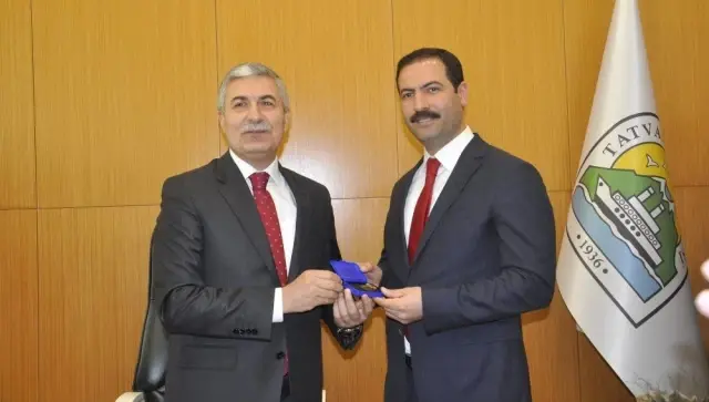 Başkan Geylani, Mazbatasını Alıp Göreve Başladı Başkan Geylani, Mazbatasını Alıp Göreve Başladı