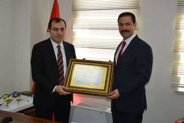 Başkan Geylani, Mazbatasını Alıp Göreve Başladı Başkan Geylani, Mazbatasını Alıp Göreve Başladı