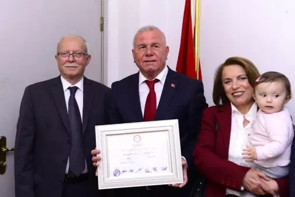Başkan Karakayalı'nın İlk Talimatı Merdivenin Sökülmesi Oldu