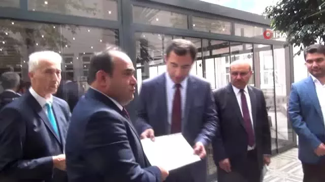 Başkan Otgöz 2. Dönem İçin Mazbatasını Aldı Başkan Otgöz 2. Dönem İçin Mazbatasını Aldı