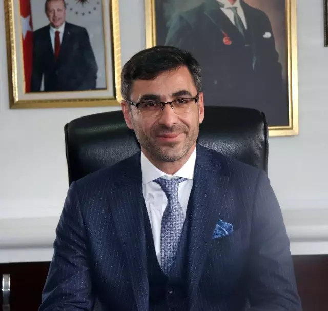 Bitlis Belediye Başkanı Tanğlay Mazbatasını Aldı Bitlis Belediye Başkanı Tanğlay Mazbatasını Aldı