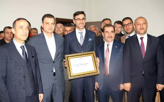 Bitlis Belediye Başkanı Tanğlay Mazbatasını Aldı Bitlis Belediye Başkanı Tanğlay Mazbatasını Aldı