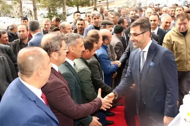 Bitlis Belediye Başkanı Tanğlay Mazbatasını Aldı Bitlis Belediye Başkanı Tanğlay Mazbatasını Aldı