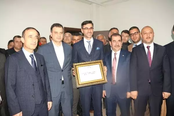 Bitlis'te AK Parti'li Tanğlay, Mazbatasını Alarak Göreve Başladı Bitlis'te AK Parti'li Tanğlay, Mazbatasını Alarak Göreve Başladı