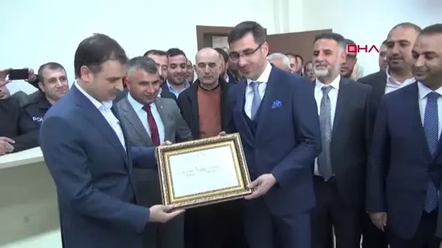 Bitlis'te AK Parti'li Tanğlay, Mazbatasını Alarak Göreve Başladı Bitlis'te AK Parti'li Tanğlay, Mazbatasını Alarak Göreve Başladı