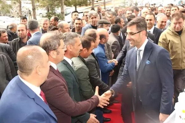 Bitlis'te AK Parti'li Tanğlay, Mazbatasını Alarak Göreve Başladı Bitlis'te AK Parti'li Tanğlay, Mazbatasını Alarak Göreve Başladı
