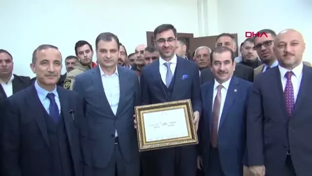 Bitlis'te AK Parti'li Tanğlay, Mazbatasını Alarak Göreve Başladı Bitlis'te AK Parti'li Tanğlay, Mazbatasını Alarak Göreve Başladı