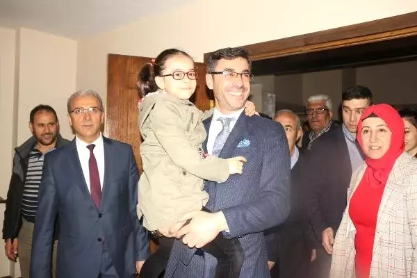 Bitlis'te AK Parti'li Tanğlay, Mazbatasını Alarak Göreve Başladı Bitlis'te AK Parti'li Tanğlay, Mazbatasını Alarak Göreve Başladı