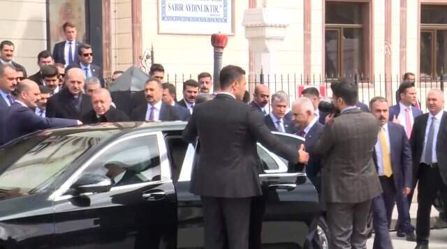 Cumhurbaşkanı Erdoğan Cuma Namazını Binali Yıldırım ile Birlikte Kıldı