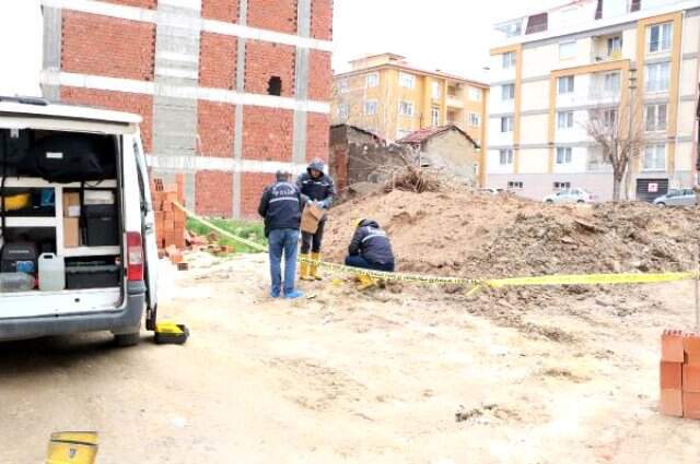 İnşaatın Temel Kazısında İnsan Kafatası ve Kemikleri Bulundu